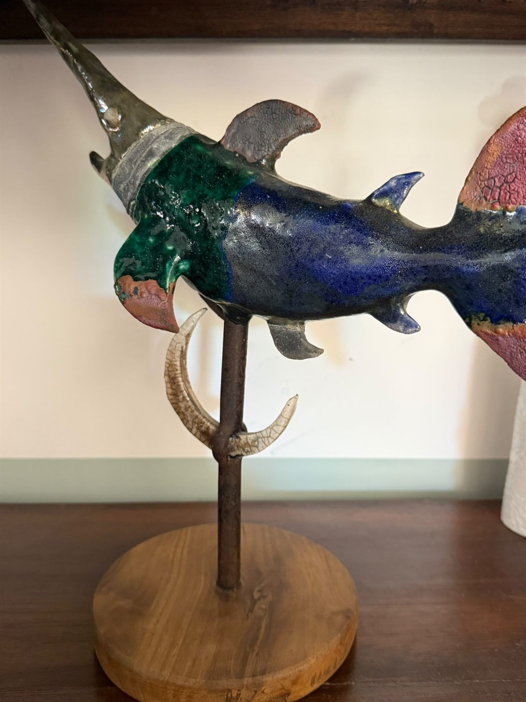 Pesce Spada — Ceramica smaltata su base in legno