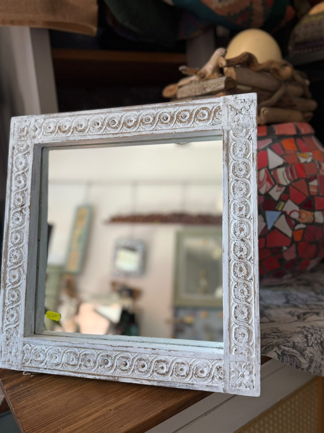 Specchio Cornice Bianca — Cornice recuperata, decoro a rilievo